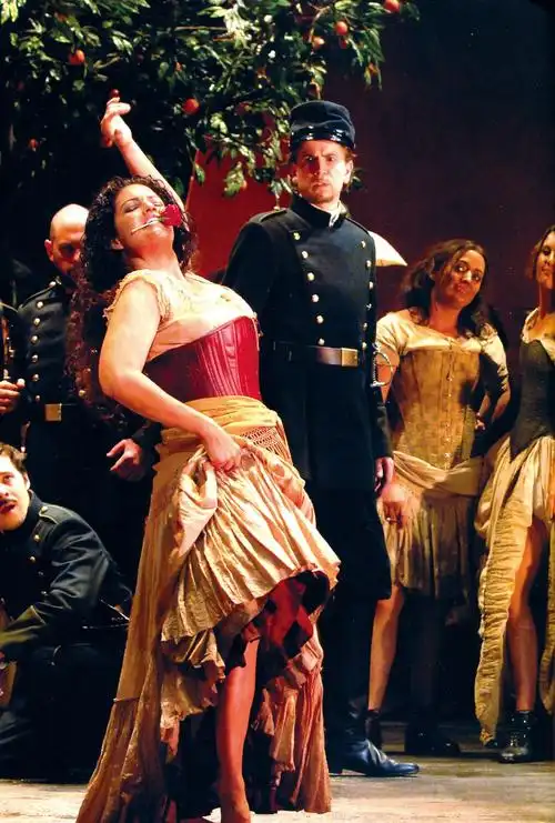 图1-36 歌剧《卡门》