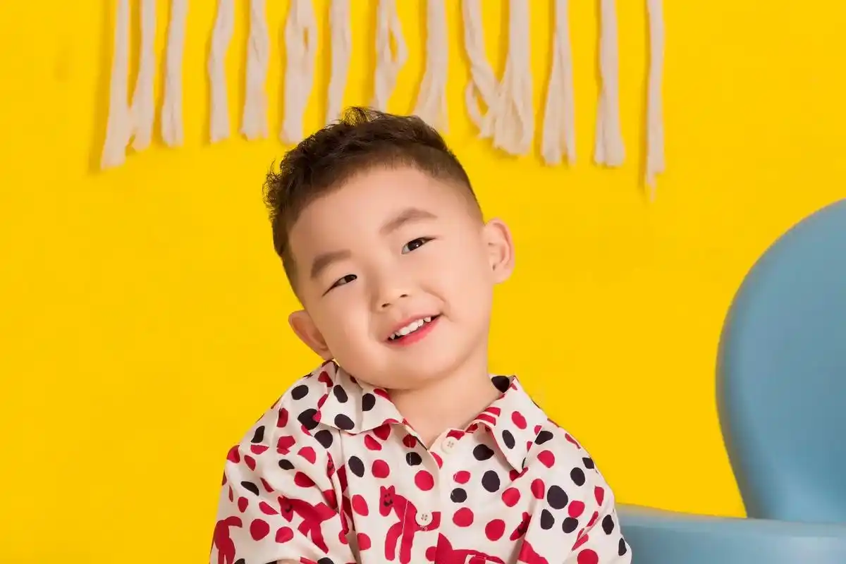 3周岁照/可可爱爱的你,要保持开心呀.有你的每一天,生活变得 - 抖音