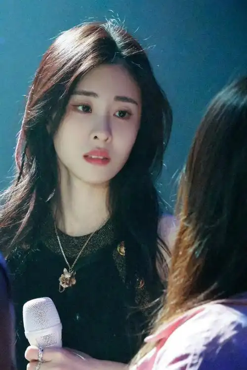 张碧晨也去看了张艺兴演唱会