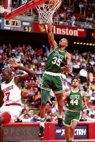 41 雷吉-刘易斯1987年第1轮总第22位