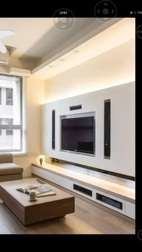 木工进来,有关电视背景墙的事.