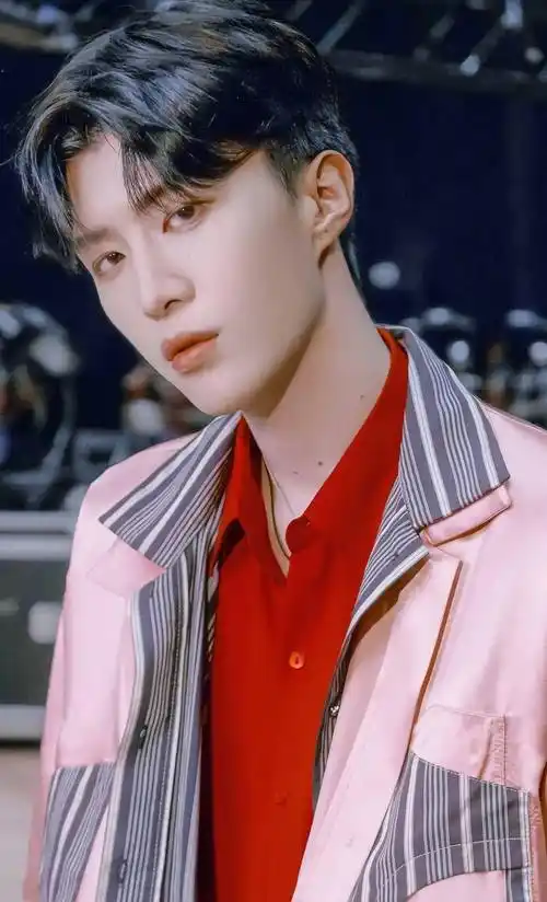 娱乐圈爆料:华晨宇唱歌被误以为身体出状况了,王一博接触清宫剧_柳岩