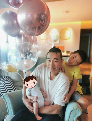 应采儿晒二胎近照hoho头发浓密圆嘟嘟脸可爱到犯规发际线太抢镜