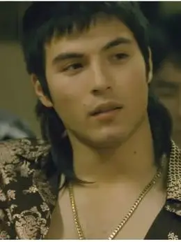 李志龙(凤小岳饰演)