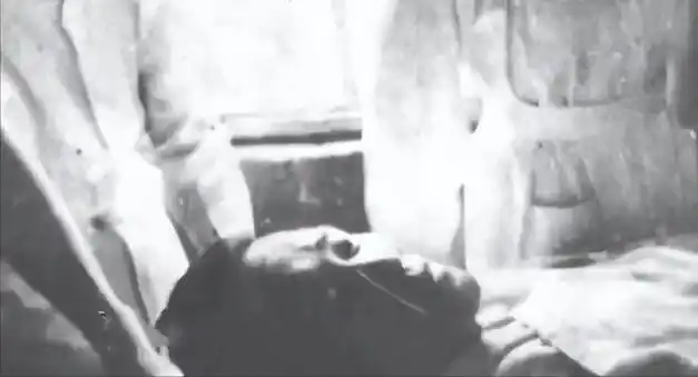 大汉奸汪精卫墓地被炸开,尸体未腐烂,口袋中一张纸条写着四个字