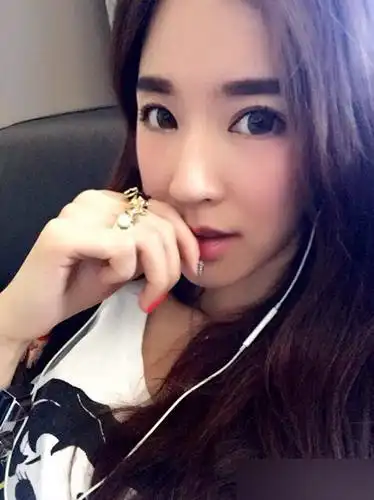 马景涛小21岁娇妻吴佳尼 性感甜美身材好