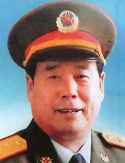 他63岁升上将65岁任总参谋长儿子曾担任东部战区陆军副司令员
