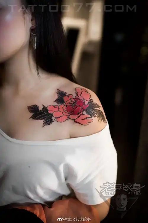 武汉锁骨牡丹纹身图案
