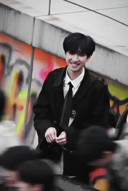 童禹坤 清韵心动主唱##tf家族三代学院风造型路透##童禹坤学院风孕屯