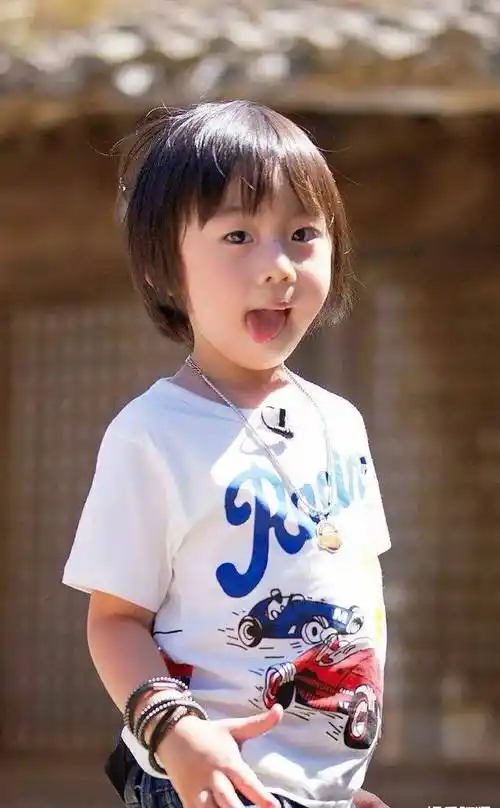 林志颖11岁儿子kimi近照公开,看到真实颜值,网友:难怪不晒了_孩子