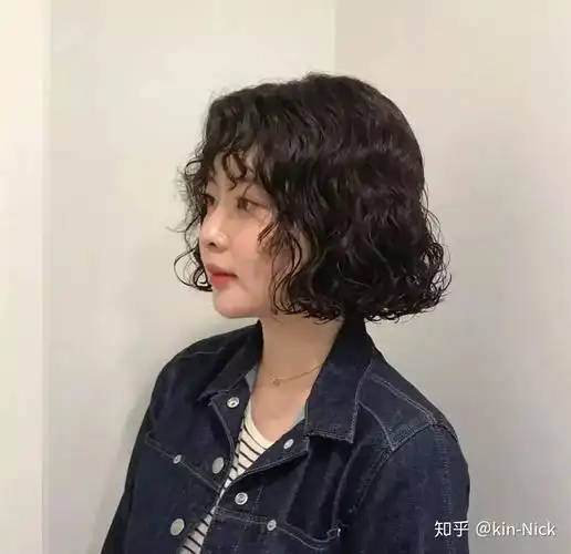 女生自来卷什么头型好看