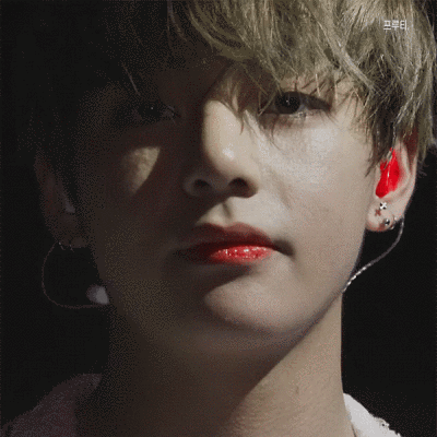 金泰亨回眸动图