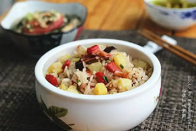 让人食欲大开的焖饭——培根三丁焖饭