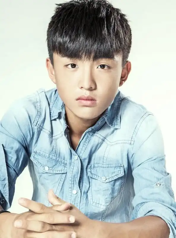童星出身,出道至今一直不温不火,跟易烊千玺演过戏,如今超帅