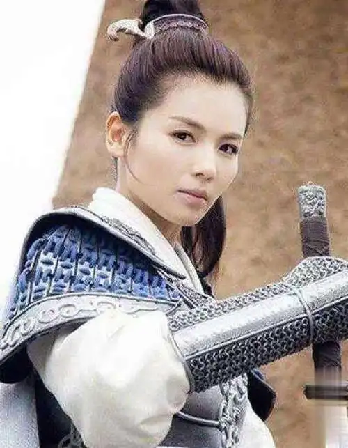 女星将军造型大赏刘亦菲飒爽谭松韵奶凶杨幂有杀气赵丽颖冷酷