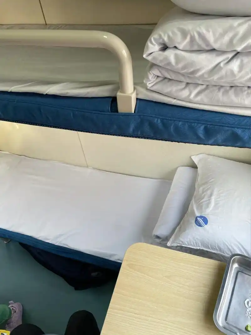 真实的火车卧铺 五一去了上海玩,来回硬卧,第一次坐.