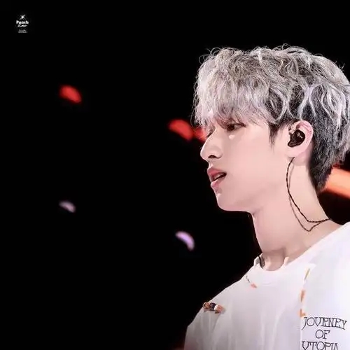 严浩翔银发好苏啊,一整个被他帅到了,氛围感拉满,这谁能不爱|严浩翔