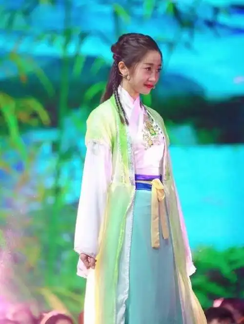 原创欢乐喜剧人上的金牌女助演能否成为下一个张小斐