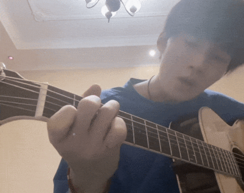 张真源的清唱时刻栏目回归 翻唱《橘子汽水》夏日清凉感重出屏幕