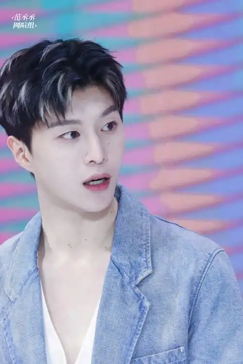 26芬腾品牌升级会 今天见到可爱又帅气的代言人啦@范丞丞adam0616