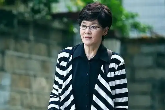 比如我们今天要讲的那位,因为她在电影和电视剧里都是扮演"婆婆"的