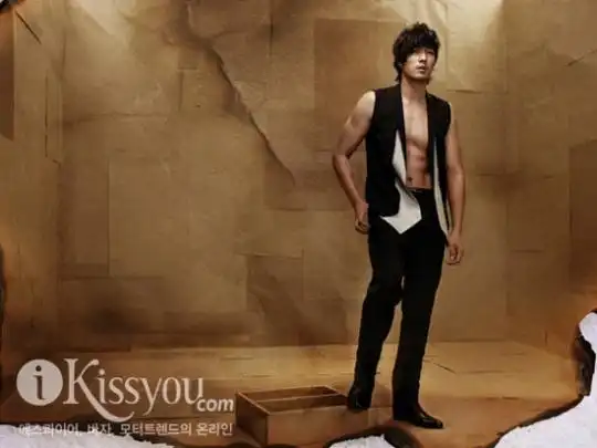 苏志燮写真将登杂志封面 露肉大秀腹肌显成熟味