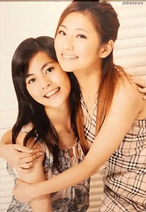 selina将成幸福妈妈:小公主经历一圈磨难,终回到原本的童话生活