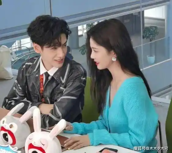 张凌赫评论区沦陷,真得"神烬病"了_罗云熙_长月_白鹿跟