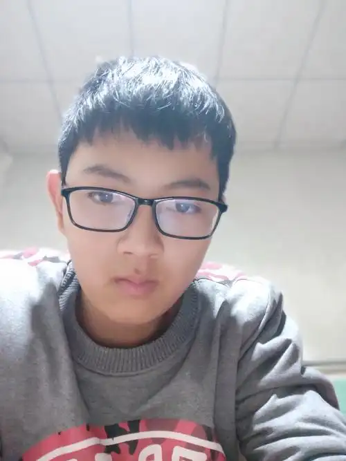 没事来个自拍,欣赏一下自己帅气的脸.