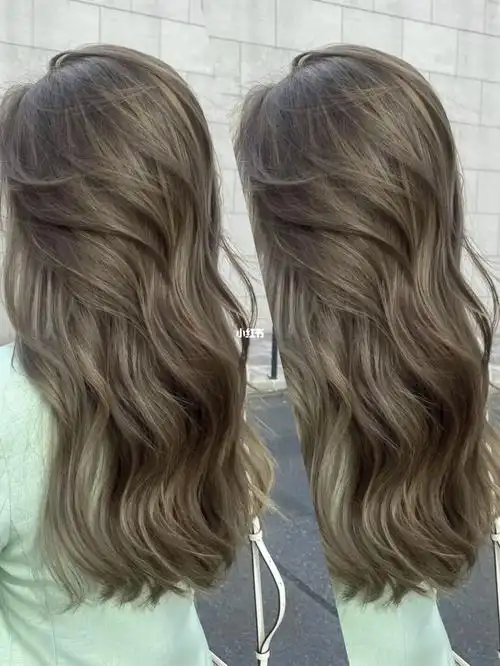 女生一定要染的发色素颜也特显白成都染发