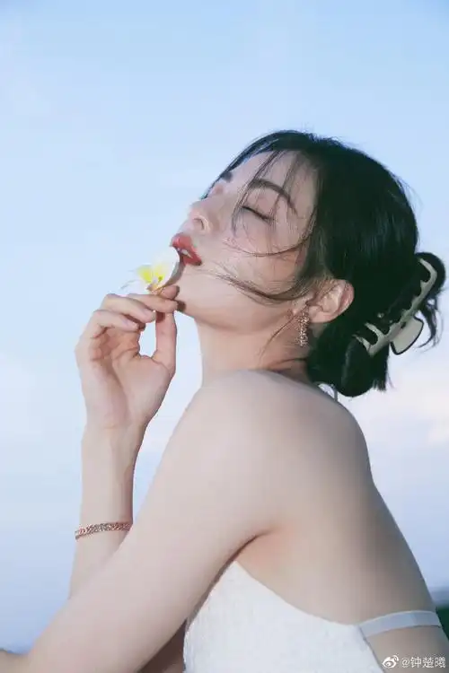 钟楚曦顶楼写真