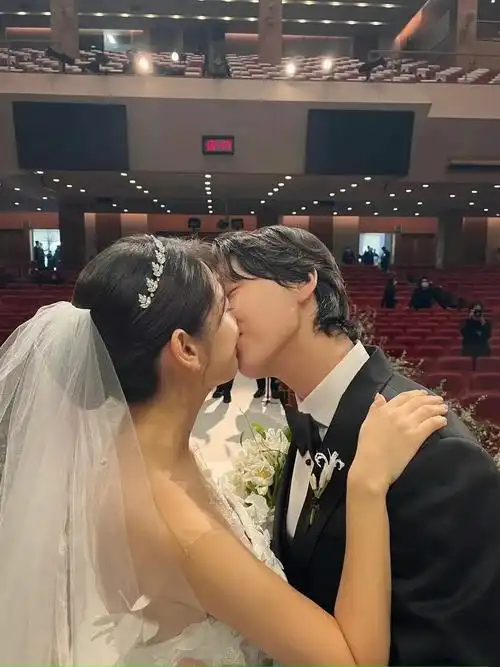 艺术与设计 - 承包了韩剧女主角的"男神收割机",朴信惠结婚了