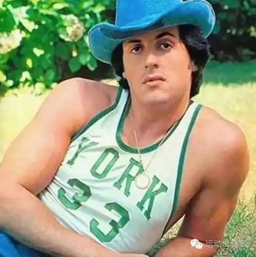 铁血硬汉史泰龙巅峰时刻的身材肌肉劲爆血脉暴起