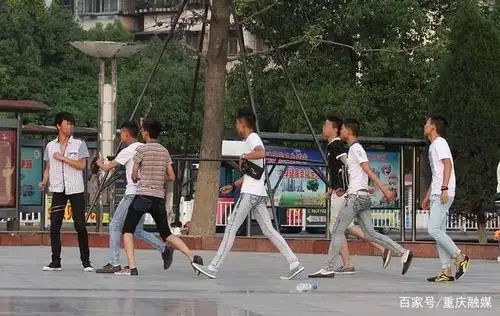 不敢想象!现在的初中生还在"吸烟","混社会","威胁老师"