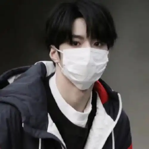 刘耀文  阿文的口罩图,拿来当头像蛮合适的"听文人间烟火,耀世而创"