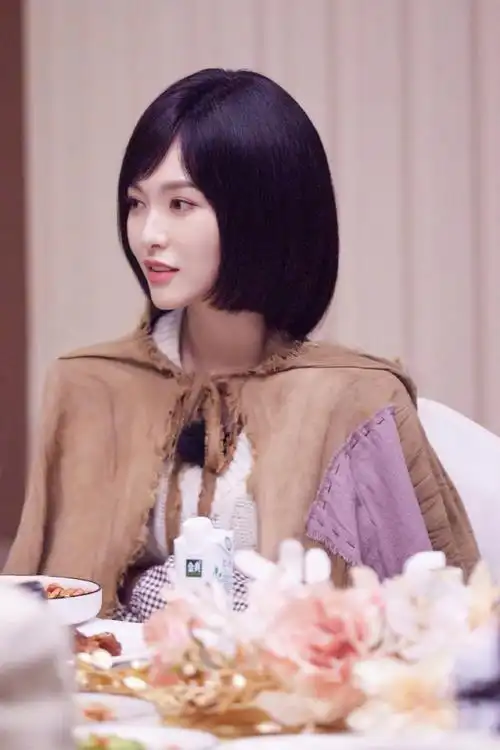 唐嫣我们的客栈短发造型剧照##唐嫣我们的客栈剧照九宫格##唐嫣蓝色