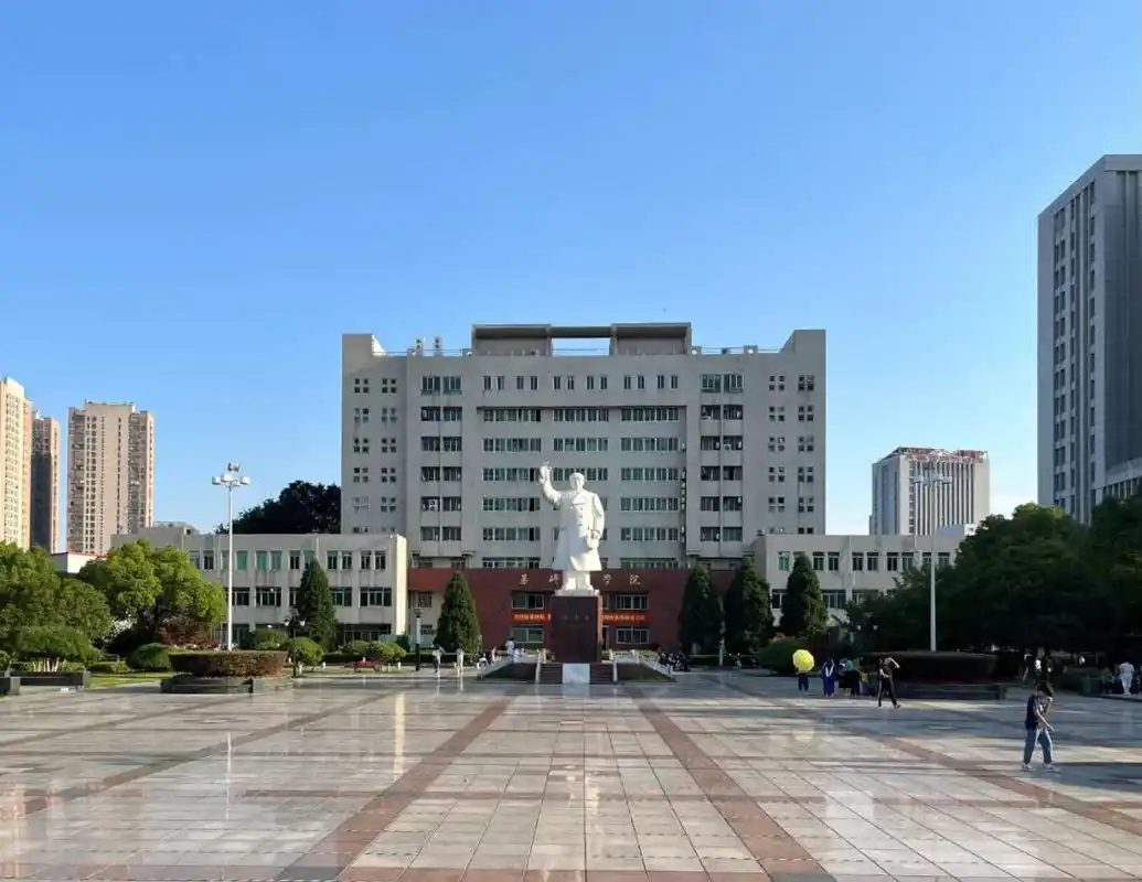 医科大学迎来新校长,国家杰青,此前担任同省新医科大学校长