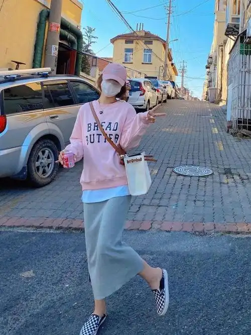 卫衣裙子才是早春顶流