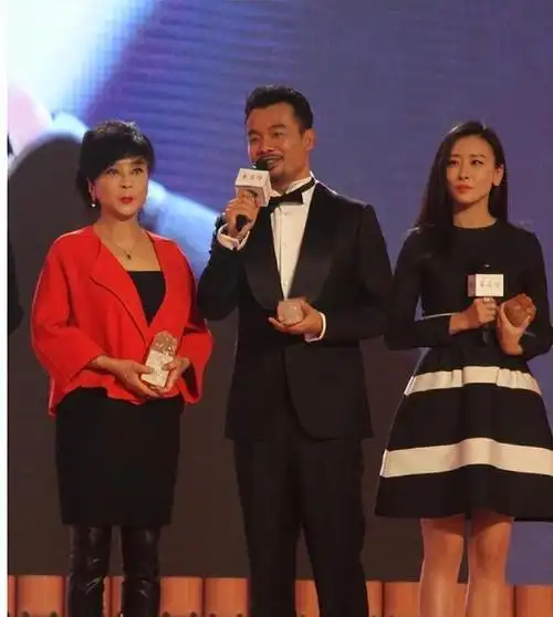 娱乐圈里四位酒蒙子腾格尔为喝酒散尽家财景冈山判若两人