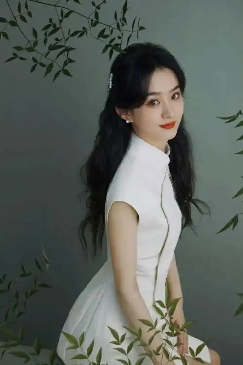 新中式发型的精髓,还得看杨紫的侧盘发!