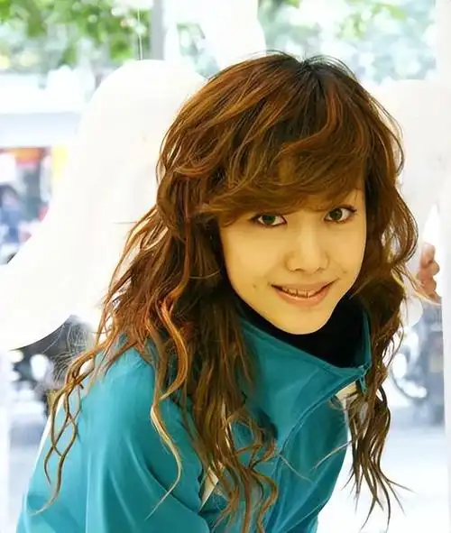 2008年,23岁谭静仅着内衣坠楼身亡,死前和3名韩国人共处一室