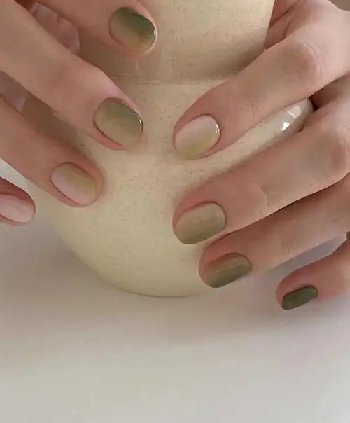 显手白的美甲颜色(手黑的女生做什么颜色的美甲好看)-流速屋