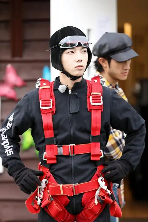 旅途的花样林志玲华晨宇乔欣跳伞网友被种草