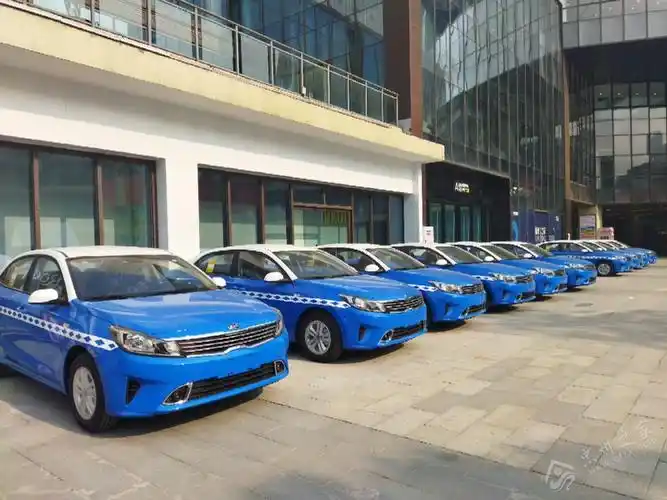 这批新采购出租车的车型跟以往的车型有着很大区别,之前的巡游出租车