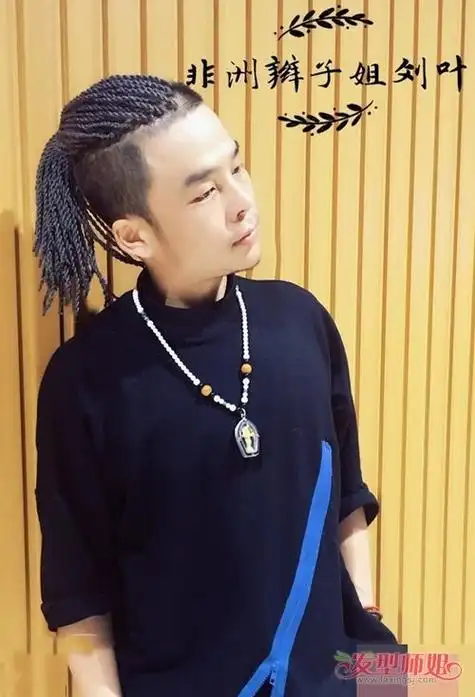 韩国男生扎小辫子秀出帅气度 新年出行最拉风的扎头发系列-发型侠