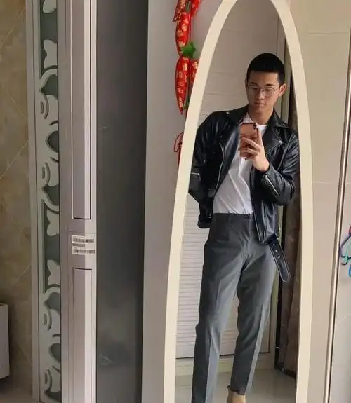 组图白净帅气的纹身小奶狗179的身高却有着男模般的身材