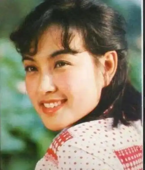 刘晓庆不仅容貌出众,还是一位演技精湛的演员.