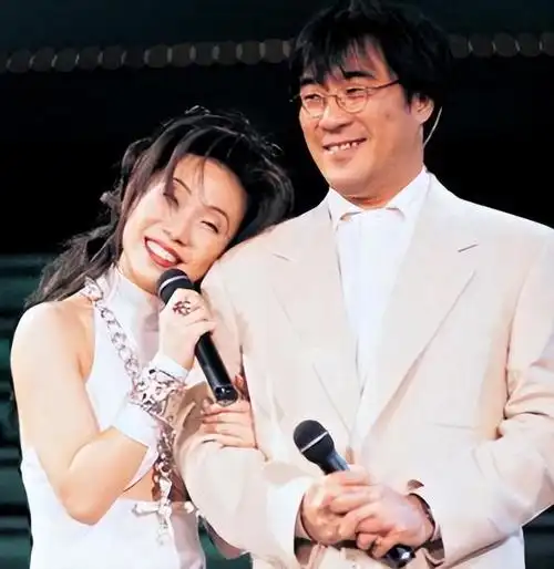 回顾歌手林忆莲李宗盛为她离婚陈辉虹等她20年今却孤单一人