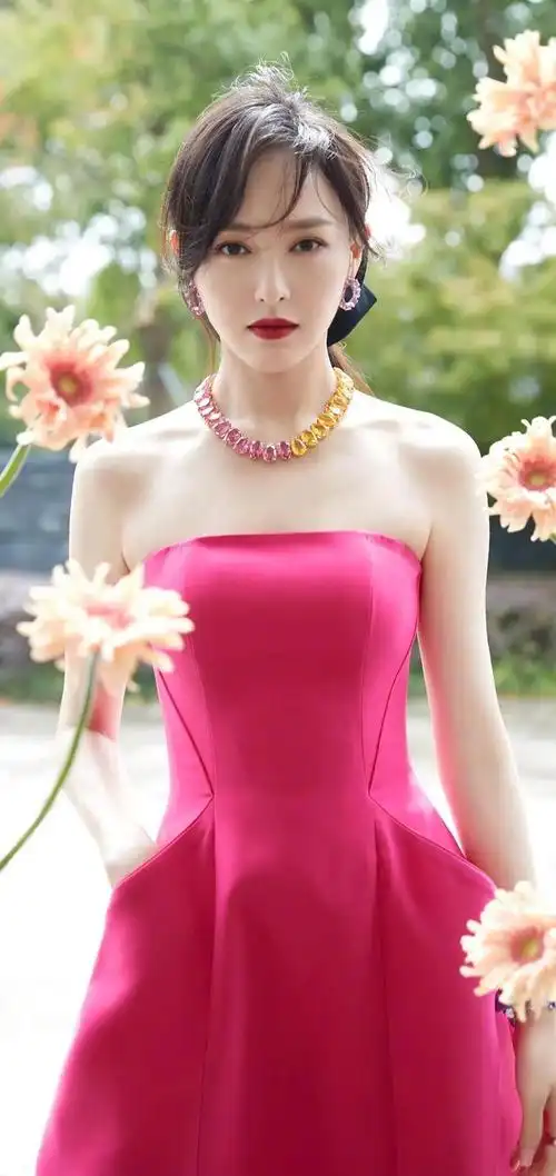 内娱公认的顶级神颜只有10位,杨幂排第8杨蓉排第6,热巴仅排第3