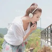 独自享受音乐的意境耳机女生头像